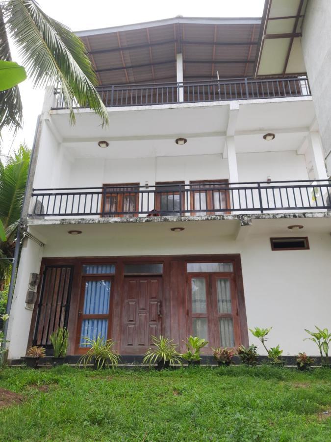 Surf Corner Hotel Matara Luaran gambar