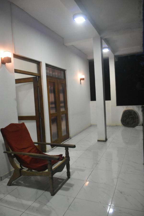 Surf Corner Hotel Matara Luaran gambar